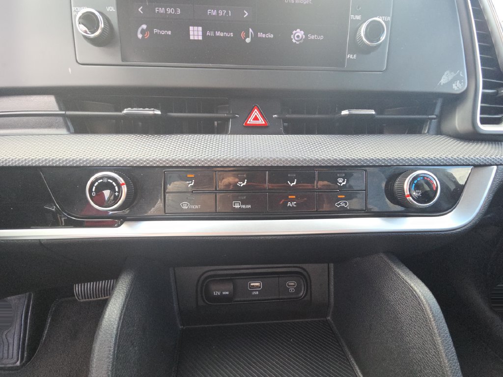 Used 2025 Kia Sportage LX FWD image 21