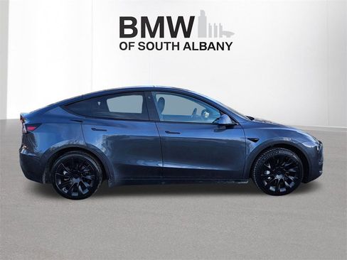 Used 2020 Tesla Model Y Long Range image 3