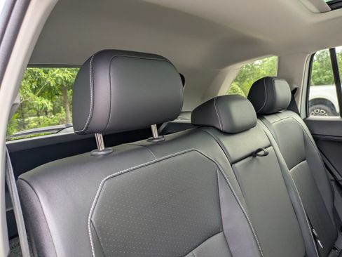 Used 2024 Volkswagen Tiguan SE w/ Panoramic Sunroof Package AWD/4WD image 37