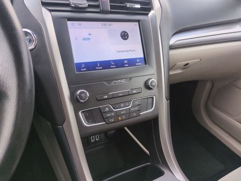 Used 2020 Ford Fusion SE image 26