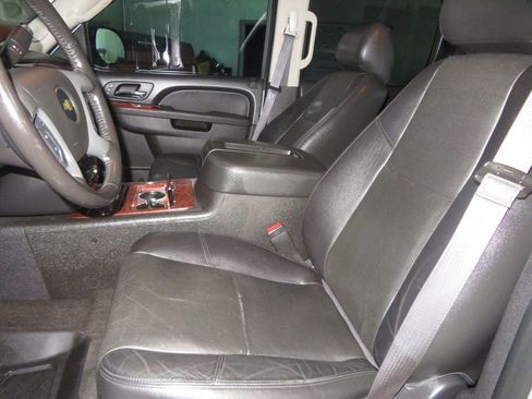 Used 2013 Chevrolet Avalanche LTZ image 21