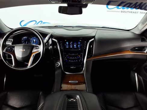 Used 2020 Cadillac Escalade Luxury RWD image 11