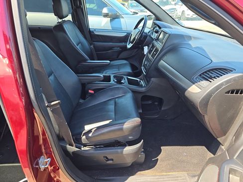 Used 2019 Dodge Grand Caravan GT FWD image 14