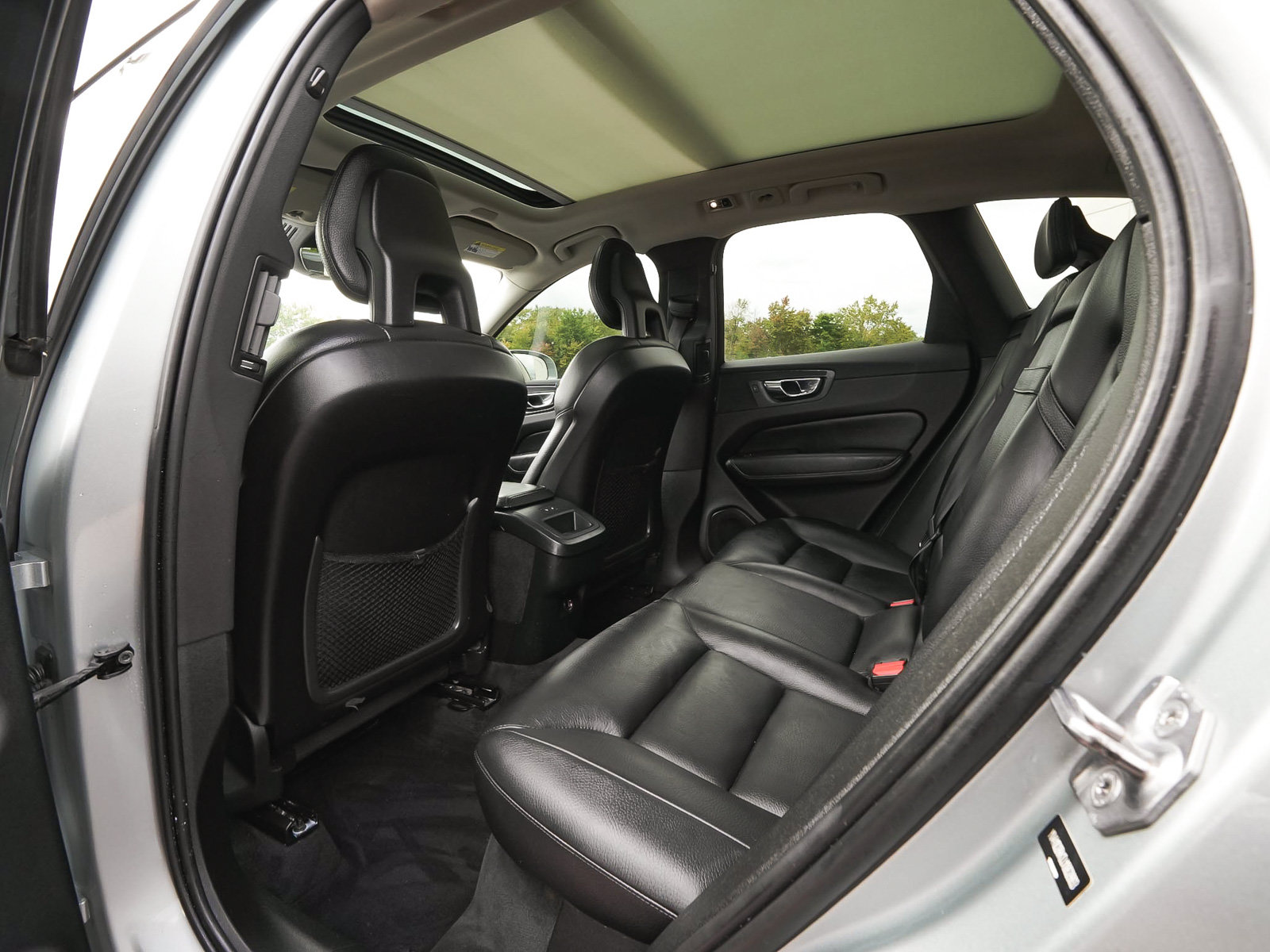 Used 2018 Volvo XC60 T5 Momentum w/ Convenience Package AWD/4WD image 33