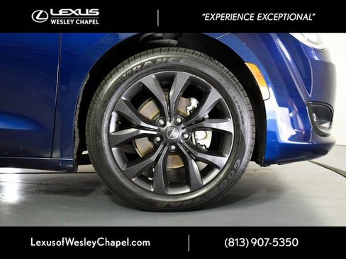 Used 2020 Chrysler Pacifica Touring w/ S Appearance Package image 5