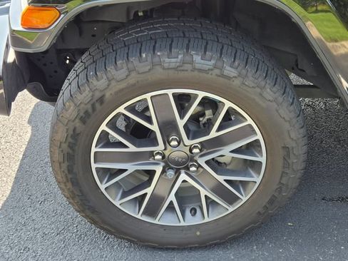 Used 2023 Jeep Wrangler Unlimited Sahara AWD/4WD image 36