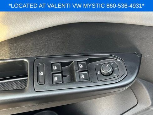 Certified 2022 Volkswagen Taos SE image 28