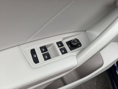 Used 2023 Volkswagen Tiguan SE image 15