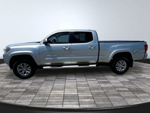 Used 2019 Toyota Tacoma SR5 AWD/4WD image 4