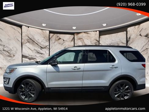 Used 2017 Ford Explorer XLT w/ Equipment Group 202A image 2