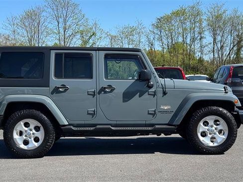 Used 2015 Jeep Wrangler Unlimited Sahara image 8