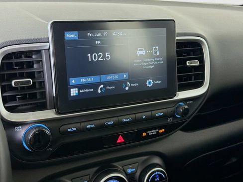 Used 2025 Hyundai Venue SEL FWD image 18