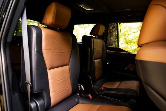 Used 2025 Lexus GX 550 w/ Accessory Package (2T) AWD/4WD image 16