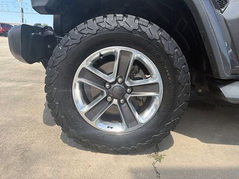 Used 2018 Jeep Wrangler Unlimited Sahara AWD/4WD image 7