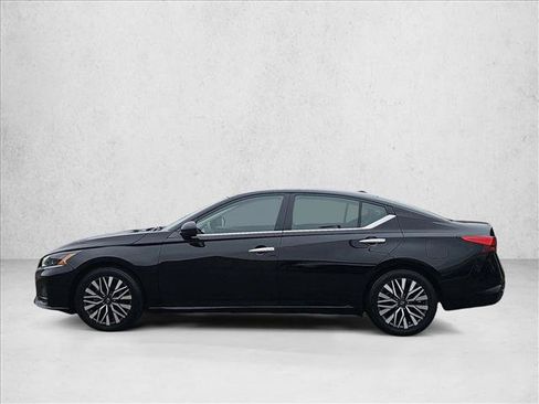 Used 2024 Nissan Altima 2.5 SV FWD image 9