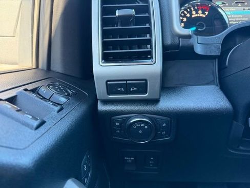 Used 2019 Ford F150 Lariat image 19