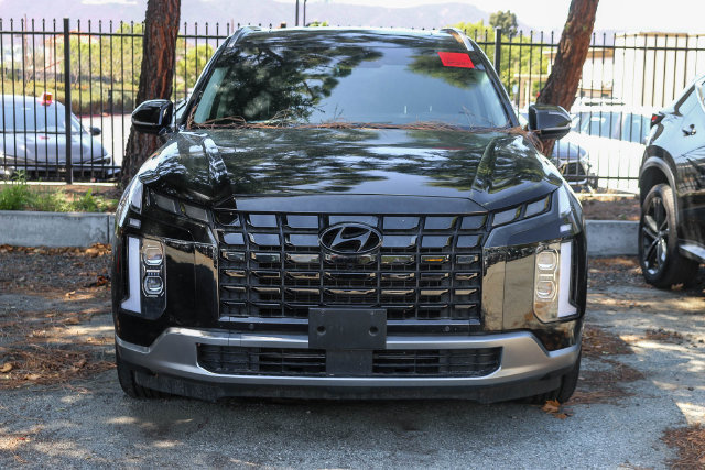 Used 2024 Hyundai Palisade SEL w/ Premium Package FWD image 2