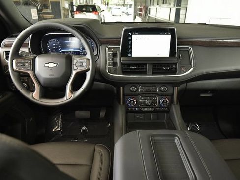 Used 2024 Chevrolet Suburban High Country AWD/4WD image 22