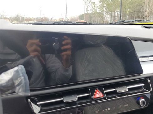 New 2025 Kia Niro EX Touring image 29