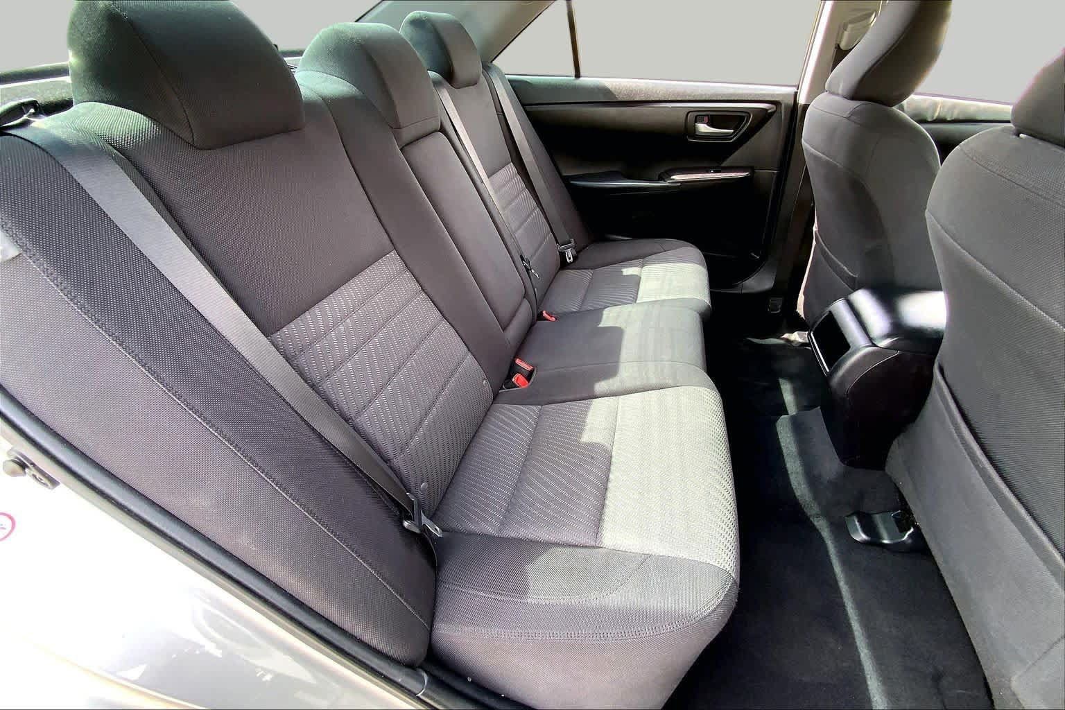 Used 2015 Toyota Camry LE FWD image 19