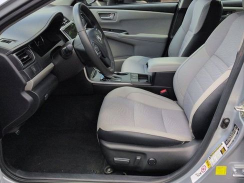 Used 2017 Toyota Camry SE FWD image 8