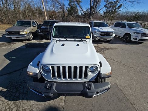 Used 2018 Jeep Wrangler Unlimited Sahara image 13