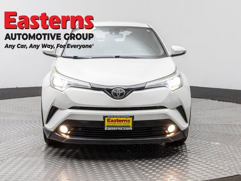 Used 2018 Toyota C-HR XLE FWD image 2