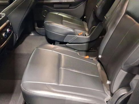 Used 2024 Ford Expedition XLT image 13