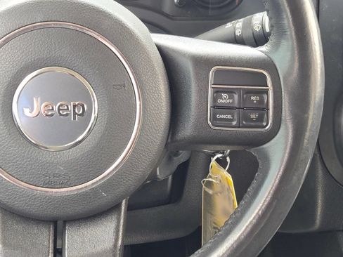 Used 2017 Jeep Patriot Latitude AWD/4WD image 18