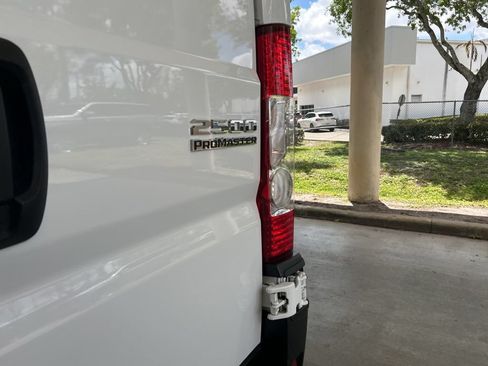 Used 2025 RAM ProMaster 2500 w/ Convenience Group FWD image 17
