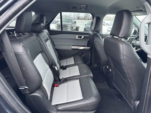 Used 2022 Ford Explorer XLT w/ Equipment Group 202A image 14