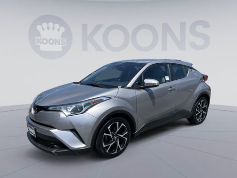 Used 2019 Toyota C-HR XLE FWD image 1