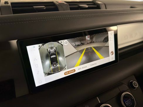 Used 2024 Land Rover Defender 110 S image 44