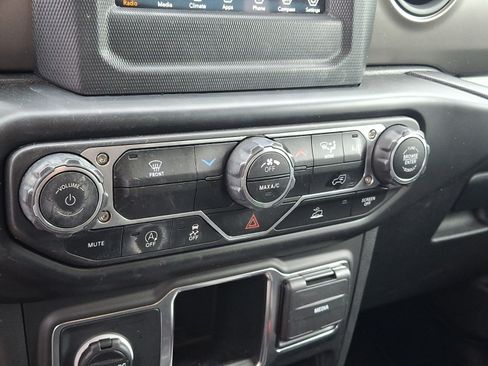 Used 2022 Jeep Wrangler Unlimited Sport AWD/4WD image 23