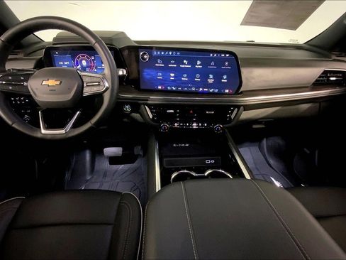 Used 2025 Chevrolet Tahoe Premier AWD/4WD image 15
