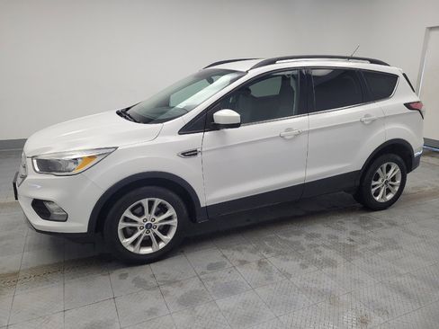 Used 2018 Ford Escape SE image 2