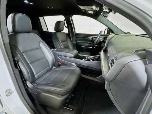 Used 2025 Chevrolet Traverse LT FWD image 27