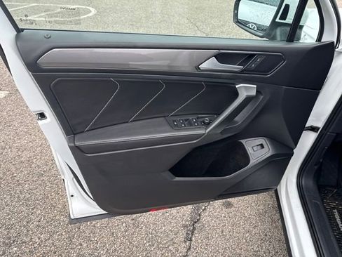 Certified 2024 Volkswagen Tiguan SE image 11