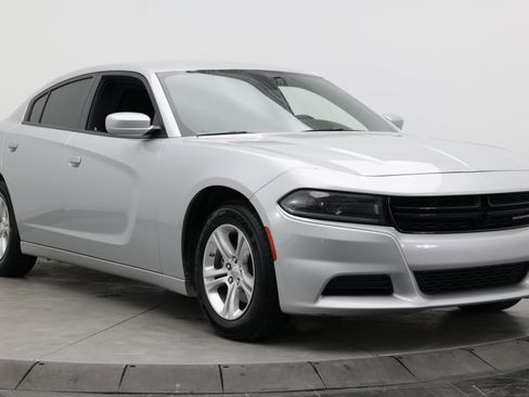 Used 2022 Dodge Charger SXT RWD image 3