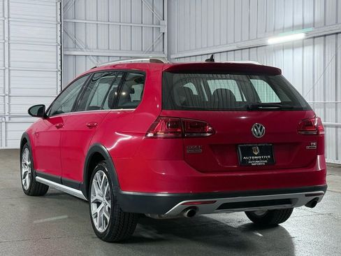 Used 2017 Volkswagen Golf Alltrack S image 11