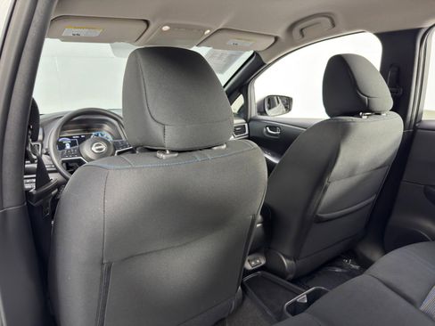 Used 2025 Nissan Leaf S image 28