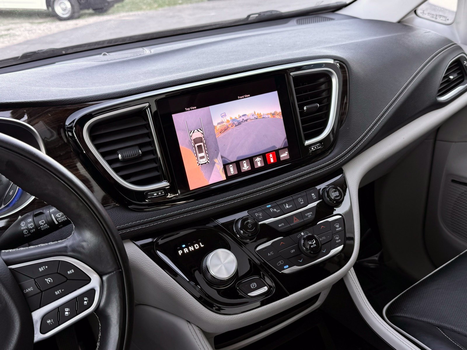 Used 2022 Chrysler Pacifica Limited FWD image 43