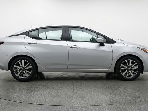 Used 2025 Nissan Versa SV image 11