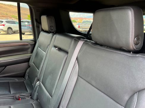 Used 2021 Chevrolet Suburban LT AWD/4WD image 21