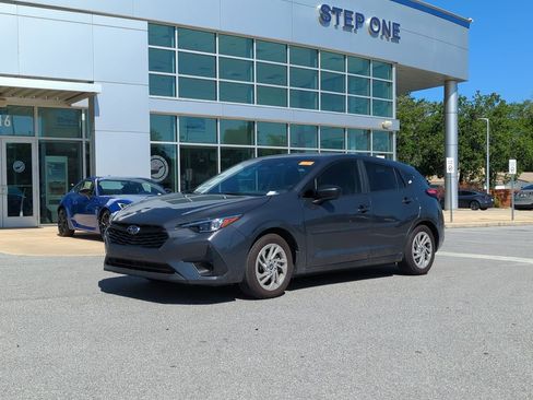 Used 2025 Subaru Impreza 2.0i AWD/4WD image 2