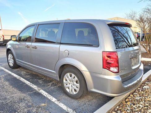 Used 2020 Dodge Grand Caravan SE w/ UConnect Hands-Free Group image 3