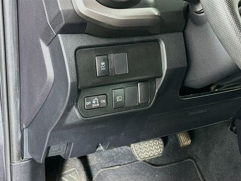 Used 2022 Toyota Tacoma SR5 w/ Technology Package RWD image 17