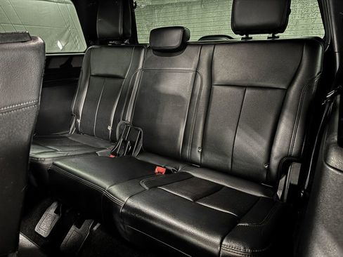 Used 2019 Ford Expedition XLT w/ Equipment Group 202A AWD/4WD image 9
