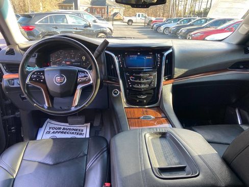 Used 2015 Cadillac Escalade Premium image 11