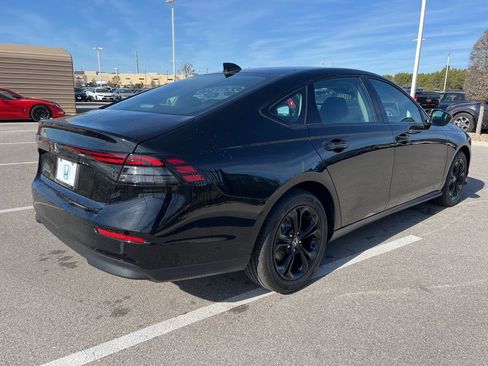 Used 2025 Honda Accord SE image 4